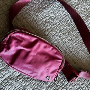 Lululemon Everywhere Belt Bag
